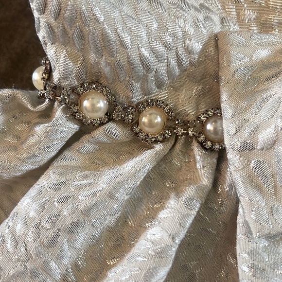 American Princess girls sleeveless dress with
pearl detail and tie in the back. - Picture 3 of 7